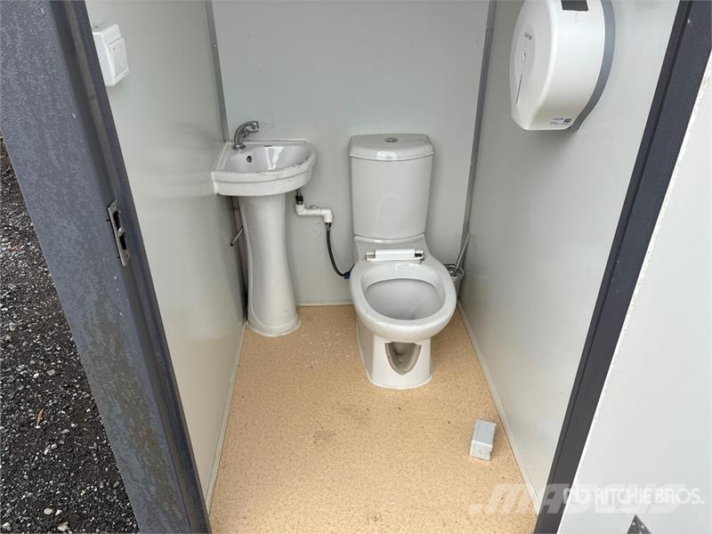  7 ft 6 in x 4 ft 3 in 1 Person Portable Toilet Andre komponenter