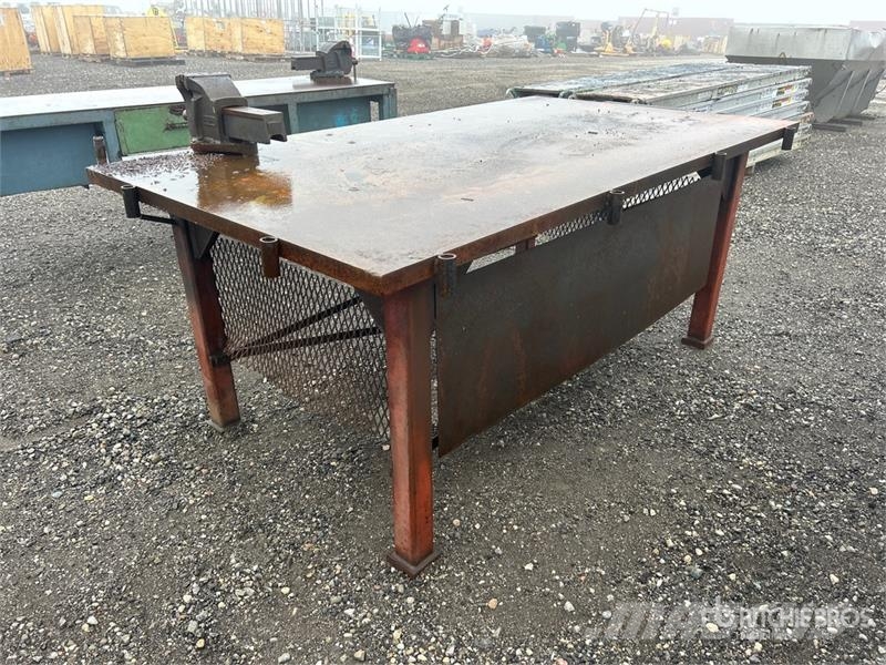  7 ft x 4 ft x 3 ft Welding Table Lauksaimniecība- Citi