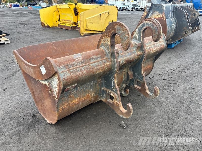 72 in 1.65 cyd Cleanup Excavator Bucket دلاء