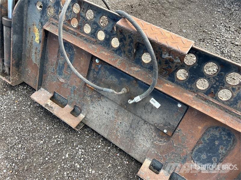72 in Multi-Purpose Skid Steer Bucket Kašike / Korpe