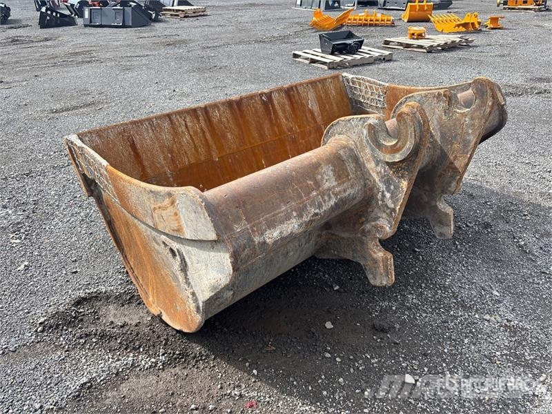 72 in Q/C Cleanup Excavator Bucket - Fits Link-Bel Godet