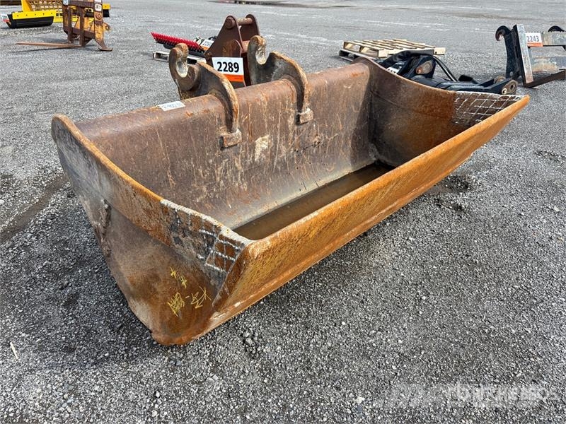 72 in Q/C Cleanup Excavator Bucket - Fits Link-Bel Godet