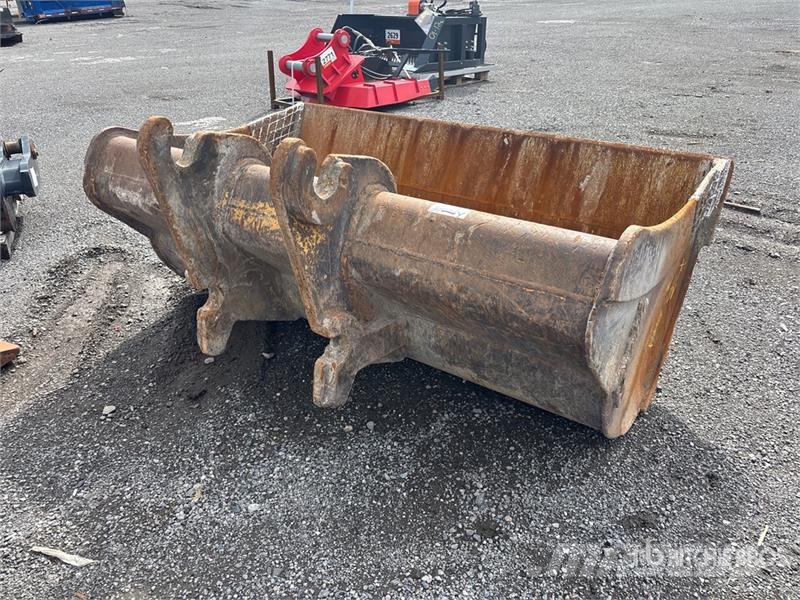 72 in Q/C Cleanup Excavator Bucket - Fits Link-Bel Godet