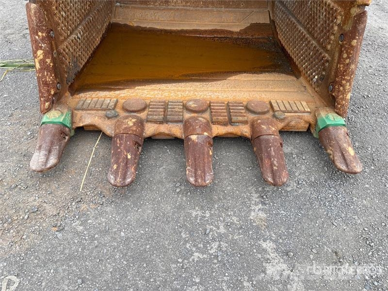 72 in Q/C Digging Excavator Bucket - Fits John Dee Buckets