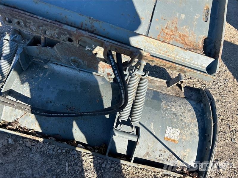  72 in Skid Steer Snow Blade Снігоочищувальні ножі та плуги