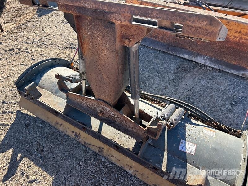  72 in Skid Steer Snow Blade Снігоочищувальні ножі та плуги