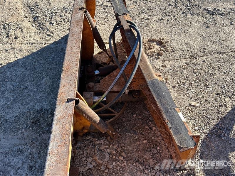  72 in Skid Steer Snow Blade Снігоочищувальні ножі та плуги