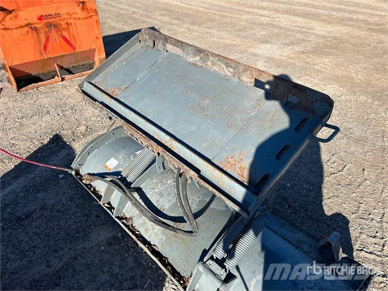  72 in Skid Steer Snow Blade Снігоочищувальні ножі та плуги