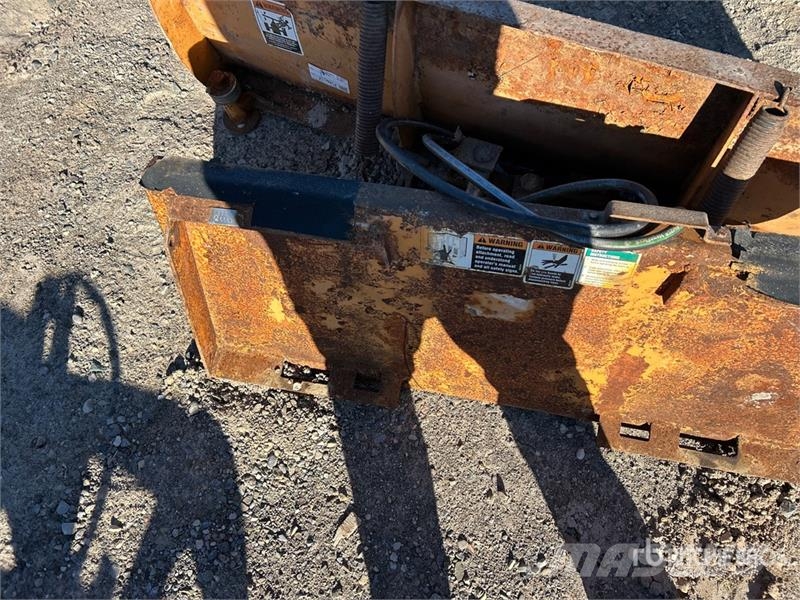  72 in Skid Steer Snow Blade Снігоочищувальні ножі та плуги