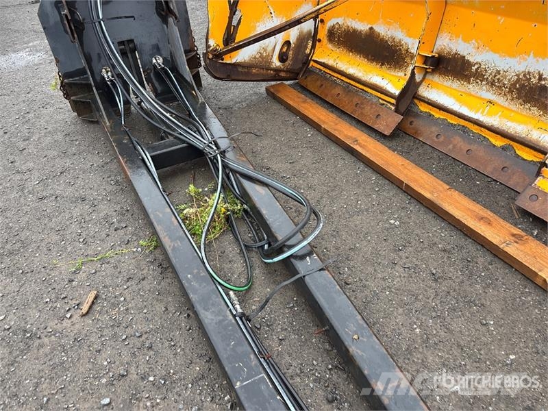 8 ft - 14 ft Extendable Snow Plow Snežne daske i plugovi