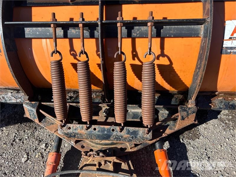  8 ft 2 Way Snow Plow حراثات ونصول الجليد
