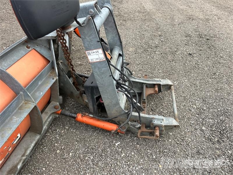 8 ft 7 in V Snow Plow Hóeltakarítók