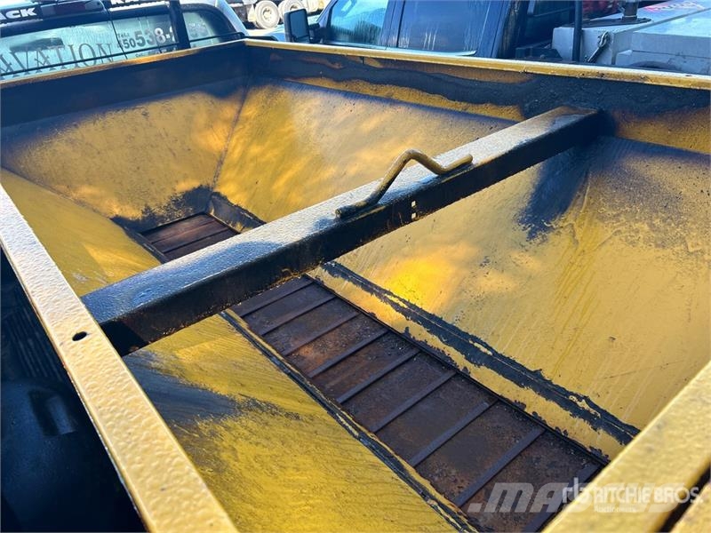 8 Ft Salt Spreader - Fits Pickup Sableuse et saleuse