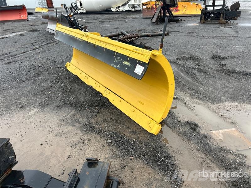 9 ft Hydraulic Reversing Snow Plow - Fits Tractor Snežne daske i plugovi