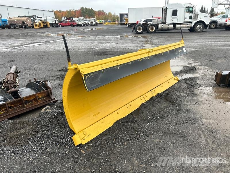 9 ft Hydraulic Reversing Snow Plow - Fits Tractor Snežne daske i plugovi