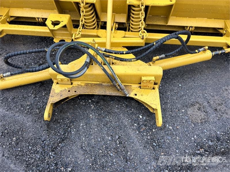 9 ft Hydraulic Reversing Snow Plow - Fits Tractor Snežne daske i plugovi