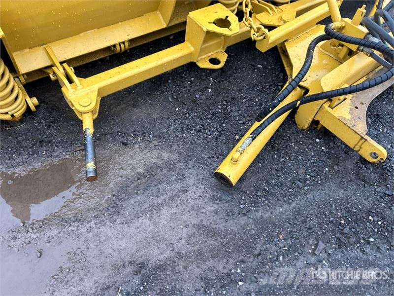 9 ft Hydraulic Reversing Snow Plow - Fits Tractor Snežne daske i plugovi