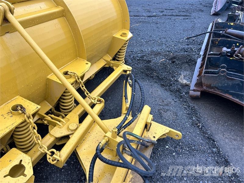 9 ft Hydraulic Reversing Snow Plow - Fits Tractor Snežne daske i plugovi