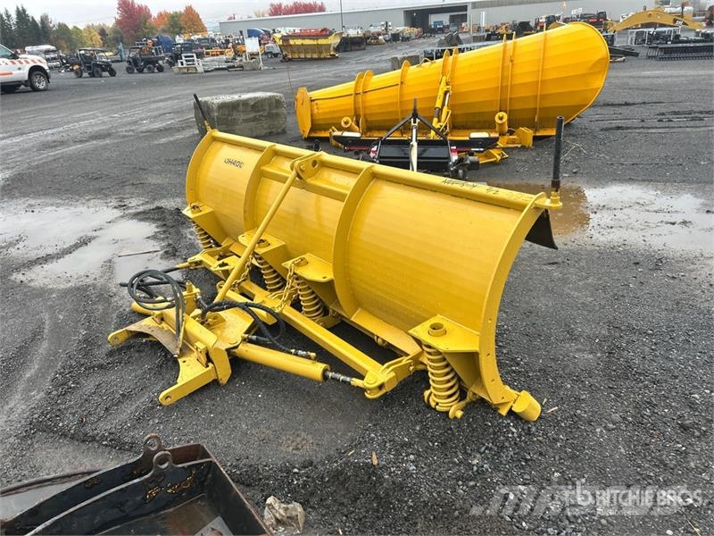 9 ft Hydraulic Reversing Snow Plow - Fits Tractor Snežne daske i plugovi