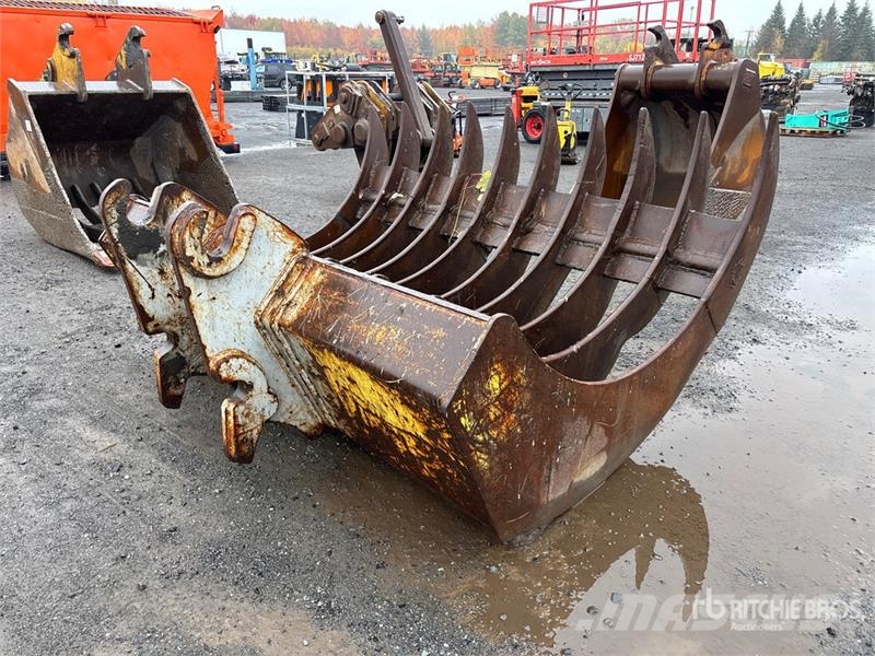  90 in Q/C Excavator Rake مكابس وميبسات التبن