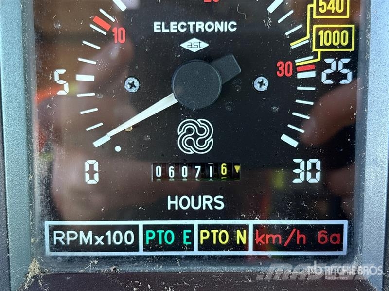 Agco Allis 8630 4WD Tractor (Inoperable) الجرارات