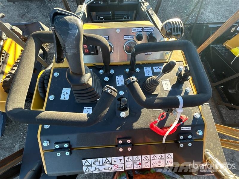 AGT KKT(A)27 Compact Track Loader (Unused) Lietoti riteņu kompaktiekrāvēji