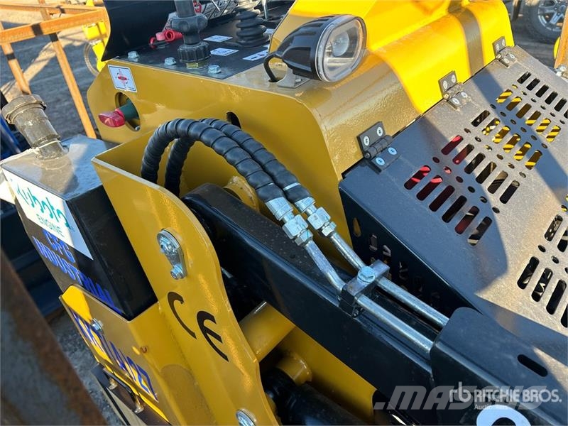 AGT KKT(A)27 Compact Track Loader (Unused) Lietoti riteņu kompaktiekrāvēji