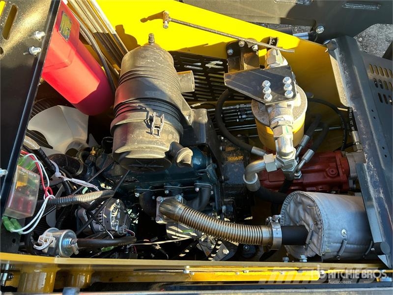 AGT KKT(A)27 Compact Track Loader (Unused) Lietoti riteņu kompaktiekrāvēji