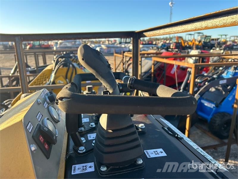 AGT KKT(A)27 Mini Compact Track Loader (Unused) Minilæsser - skridstyret
