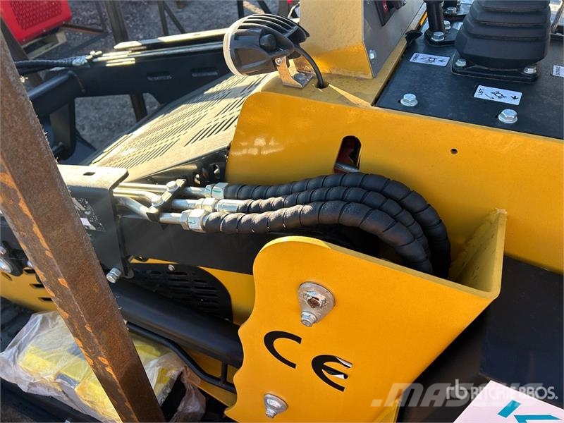AGT KKT(A)27 Mini Compact Track Loader (Unused) Minilæsser - skridstyret