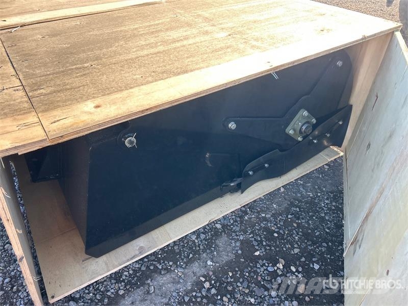 AGT M-BM 60 in Mini Skid Steer Sweeper (Unused) 브러쉬