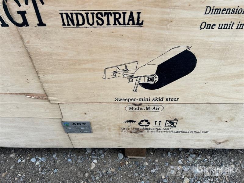 AGT M-BM Skid Steer Sweeper Balayeuse / Autolaveuse