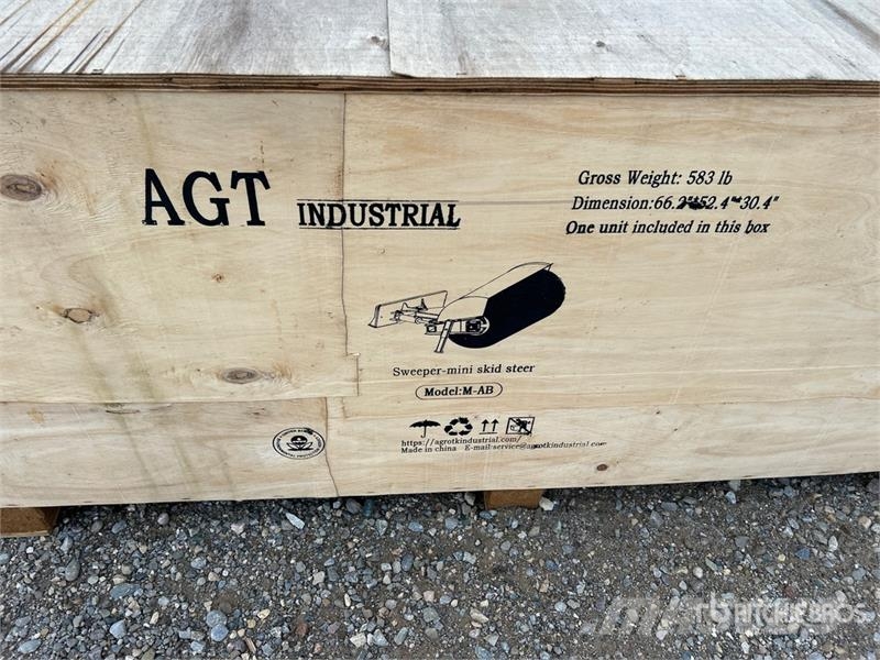 AGT M-BM Skid Steer Sweeper Balayeuse / Autolaveuse