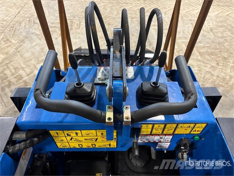 AGT MX-MRW14 Mini Skid Steer Loader (Unused) Skid steer mini utovarivači