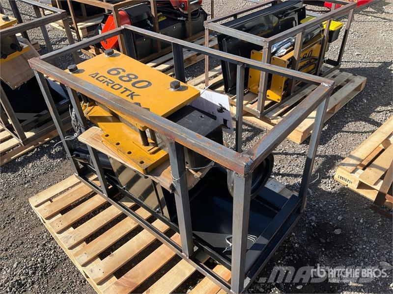 AGT PD680-PZ Skid Steer Post Driver (Unused) Zäune und Zubehör