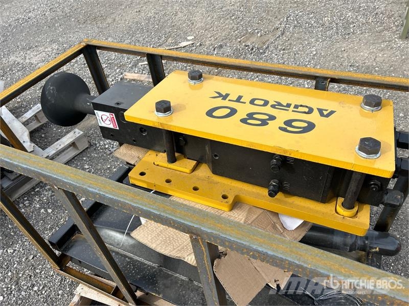AGT PD680-PZ Skid Steer Post Driver Attrezzature per recinzioni