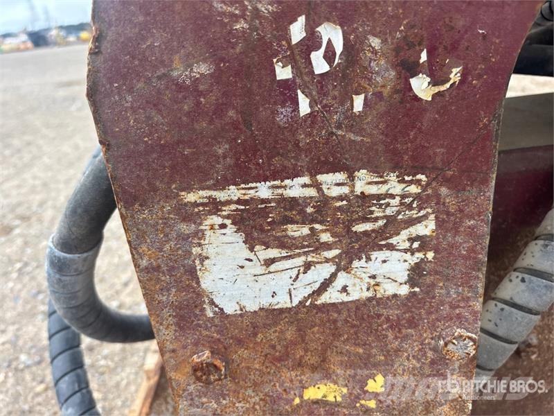 Allied D32C8 35 in Plate Compactor Attachment Trilmachines
