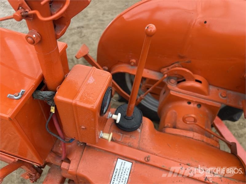Allis Chalmers Chalmers C 2WD Antique Tractor Traktorer
