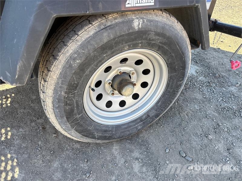 Allmand Maxi-Lite II أبراج خفيفة