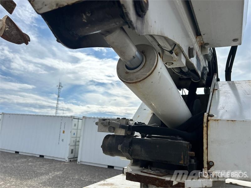 Altec DB37 Crawler Carrier Digger Derrick (Inoperable) Stavebníctvo - ostatné