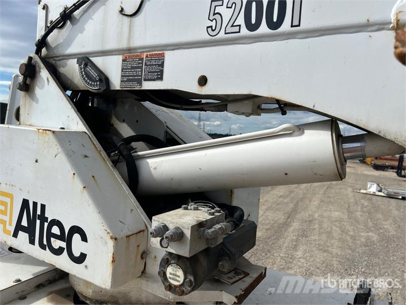 Altec DB37 Crawler Carrier Digger Derrick (Inoperable) Stavebníctvo - ostatné