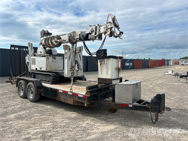 Altec DB37 Crawler Carrier Digger Derrick (Inoperable) Stavebníctvo - ostatné