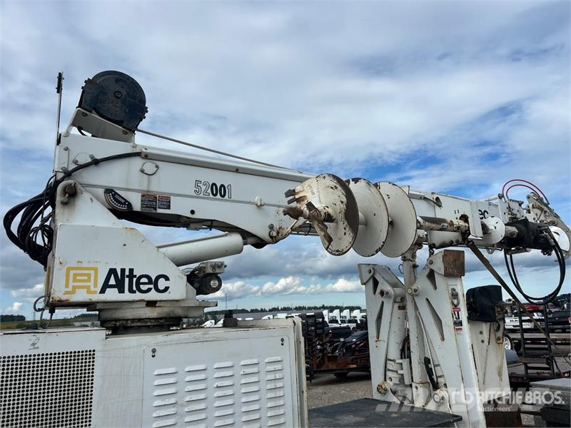 Altec DB37 Crawler Carrier Digger Derrick (Inoperable) Stavebníctvo - ostatné