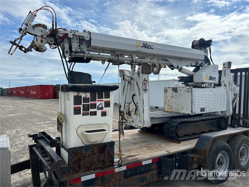 Altec DB37 Crawler Carrier Digger Derrick (Inoperable) Stavebníctvo - ostatné