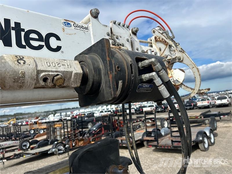 Altec DB37 Crawler Carrier Digger Derrick (Inoperable) Stavebníctvo - ostatné