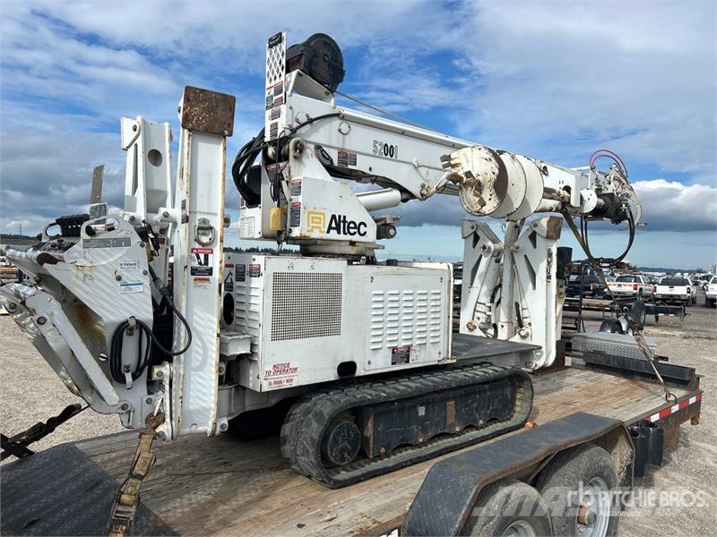 Altec DB37 Crawler Carrier Digger Derrick (Inoperable) Stavebníctvo - ostatné