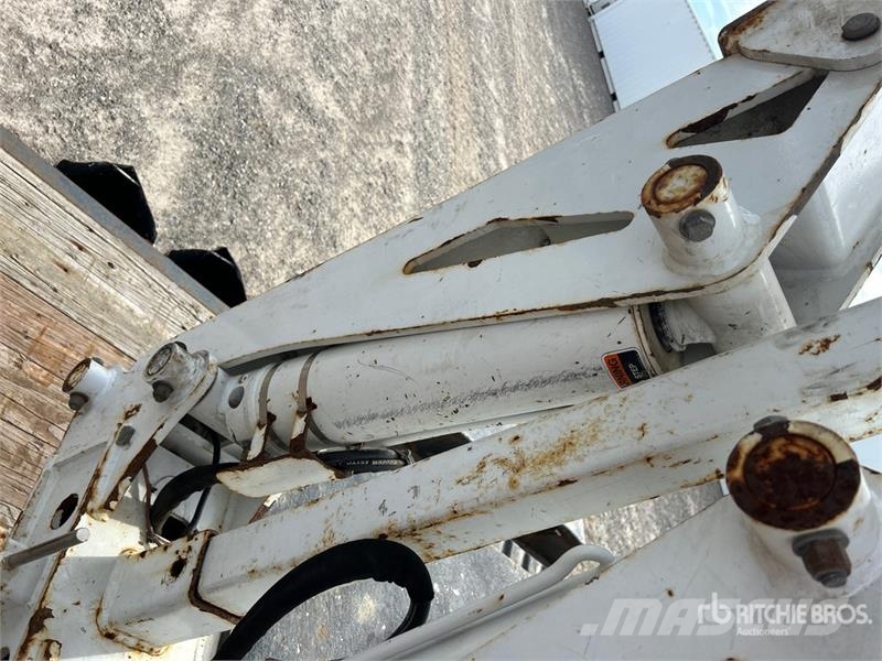 Altec DB37 Crawler Carrier Digger Derrick (Inoperable) Stavebníctvo - ostatné