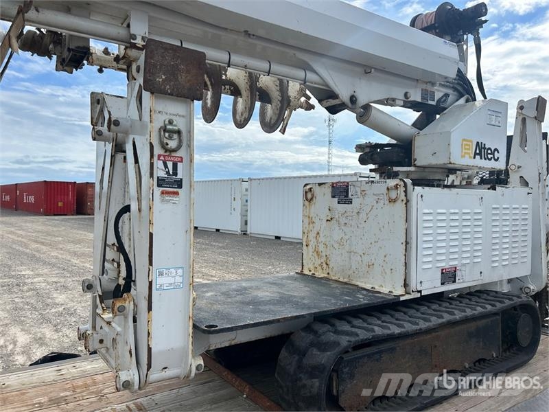 Altec DB37 Crawler Carrier Digger Derrick (Inoperable) Stavebníctvo - ostatné