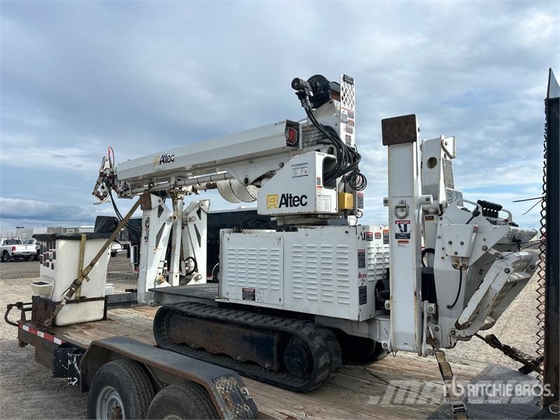 Altec DB37 Crawler Carrier Digger Derrick (Inoperable) Stavebníctvo - ostatné