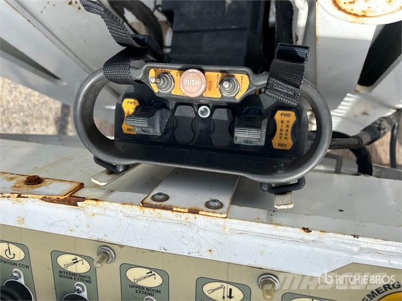 Altec DB37 Crawler Carrier Digger Derrick (Inoperable) Stavebníctvo - ostatné